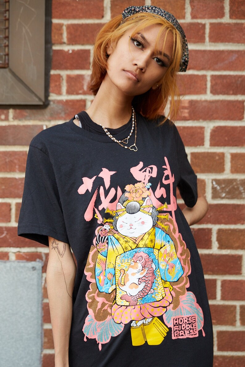 Geisha Cat Shirt _kitty_Japanese_Harajuku_streetstyle_fashion_kawaii_cool_vintage_edgy_classic_blackshirt_black_cotton_apparel image 1