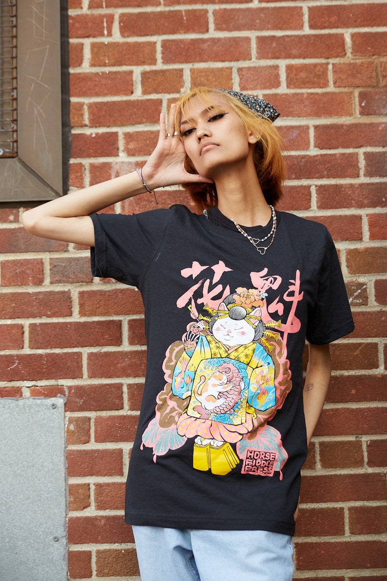 Geisha Cat Shirt _kitty_Japanese_Harajuku_streetstyle_fashion_kawaii_cool_vintage_edgy_classic_blackshirt_black_cotton_apparel image 2