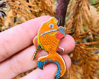 Gold fish samurai enamel pin_gold fish_enamel pin_illustration_doodle_sketch_horse fiddle press_samurai_japanese_kawaii_pin game_fish