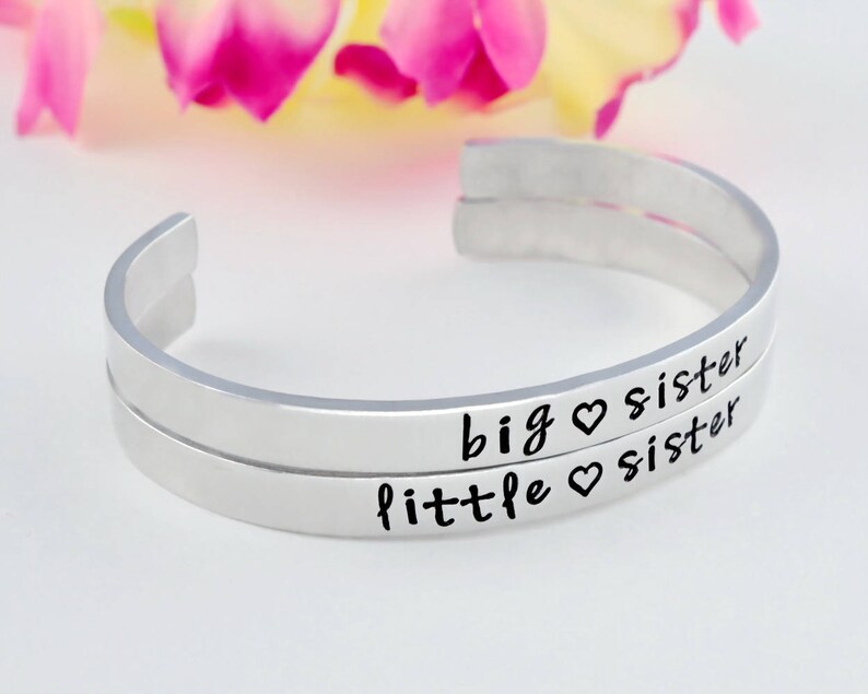 Personalized Sisters Siblings Match Bangle Bracelets Hand Stamped Aluminum Cuff Bracelets Set big sister little sister Big Sis Lil Sis