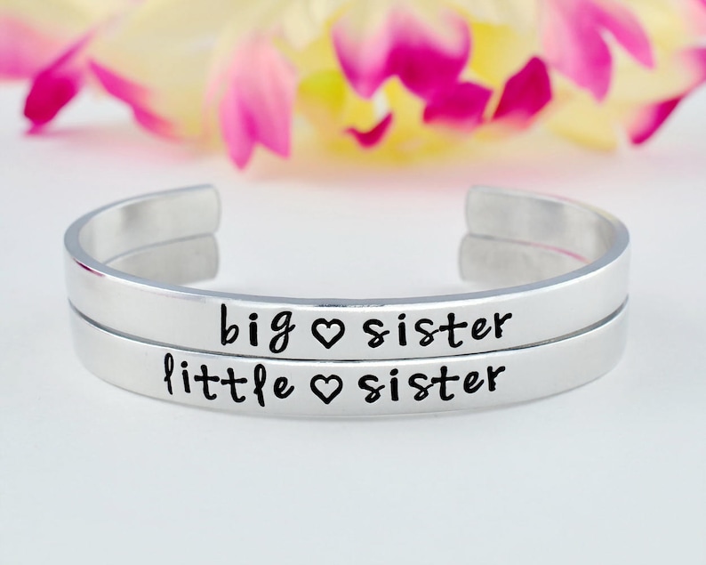 Personalized Sisters Siblings Match Bangle Bracelets Hand Stamped Aluminum Cuff Bracelets Set big sister little sister Big Sis Lil Sis