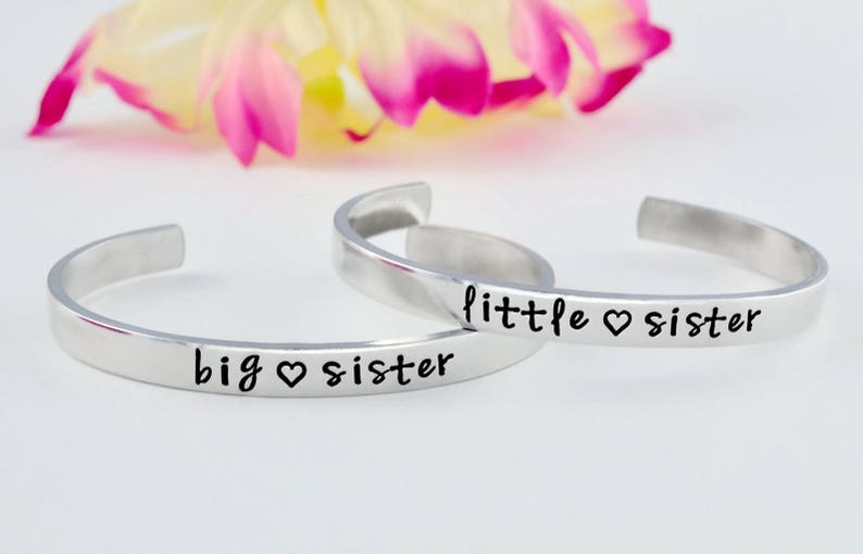 Personalized Sisters Siblings Match Bangle Bracelets Hand Stamped Aluminum Cuff Bracelets Set big sister little sister Big Sis Lil Sis