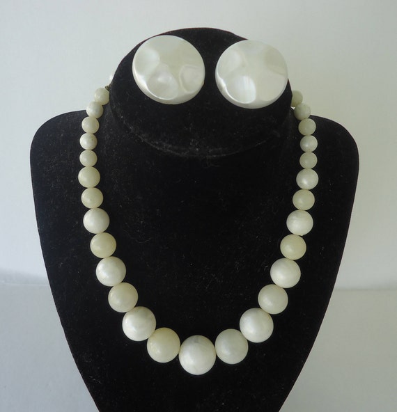 Marbleized Beaded Necklace and Earrings - image 2