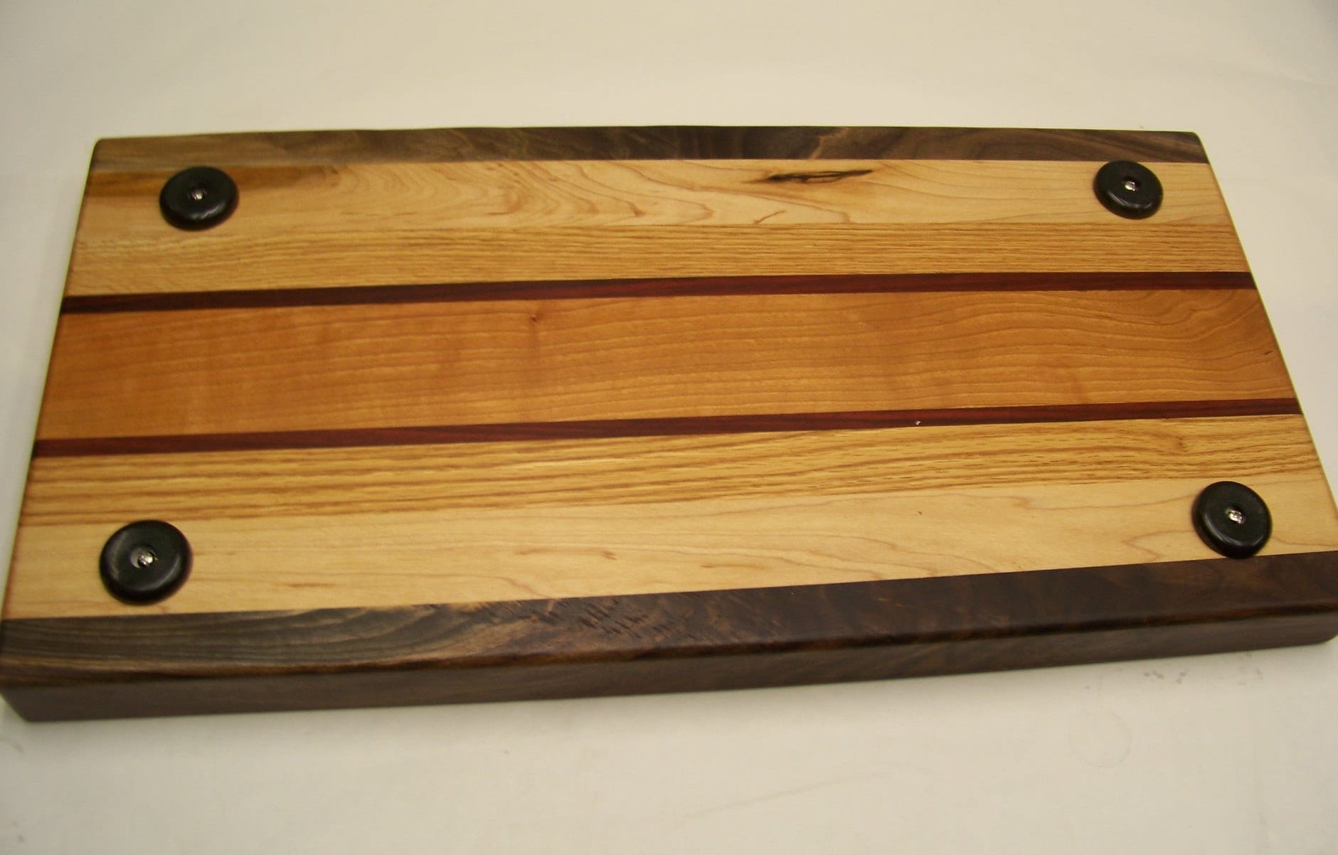 Extra large multiwood edge grain butcher block 24 x 12 x 2 thick with pads. Shipped by priority