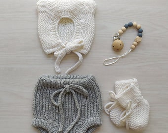 READY to SHIP - baby set  - 4 pieces - baby bonnet + diaper cover + booties + baby silicone pacificer clip - 0 - 3 MONTHS size - baby shower