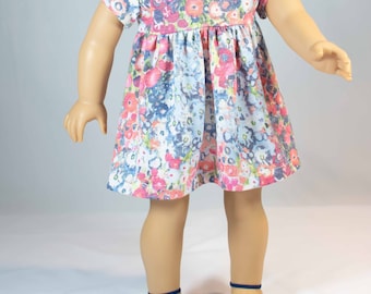 VESTIDO Estilo Babydoll en Azul Rosado Apagado con Mangas Cortas y Opción de Sandalias para Muñeca de 18 pulgadas