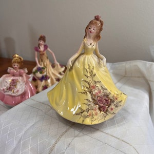 Josef Originals DAY OF WINE and Roses Music Box Figurine, Porcelain Musical Figurine, Vintage Music Box, Vintage Figurine, Home Decor