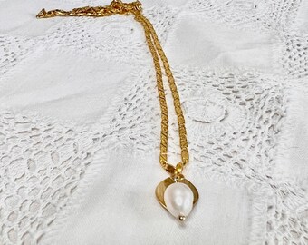 Handmade 18K Gold Plated Brass Freshwater Pearl Pendant Necklace Handmade Pendant Necklace Brass Necklace Brass Jewlery Pearl Necklace