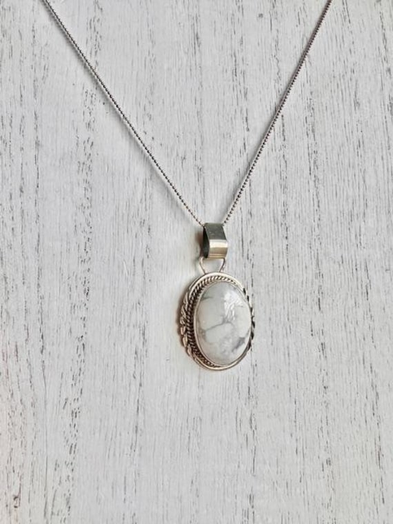 Vintage Larry Spencer Native American Necklace, Navajo White 