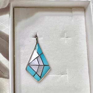 Lorrie Kallestewa Vintage Native American Zuni Blue Gem Turquoise Mother Of Pearl Inlay Bracelet Lorrie Kallestewa Vintage Native American Zuni Blue Gem Turquoise Mother Of Pearl Inlay Bracelet