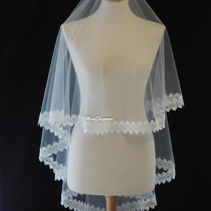Bridal veil, Wedding veil, Lace edge veil. Drop veil, kate middleton style drop veil, Lace edge veil.  Waist - Cathedral length veil