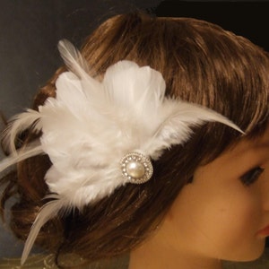 Feather  hair Fascinator. Hair Accessory,wedding veil, Bridal hair piece,wedding hair piece, Feather fascianator with sparkly embellishment.