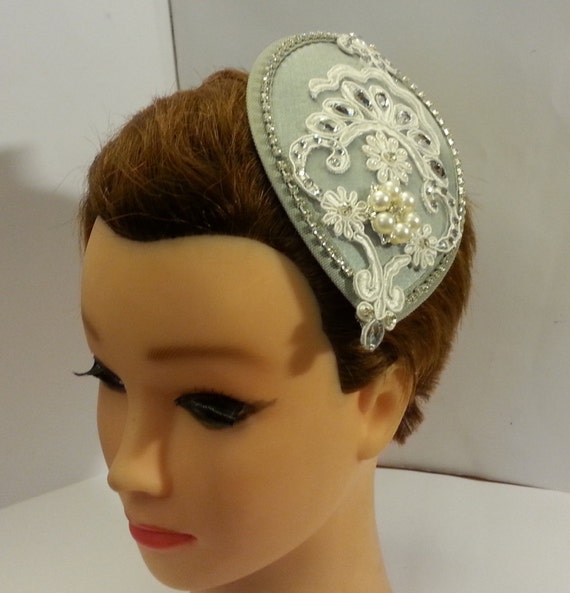 Silver Bridal Fascinator: Vintage Teardrop Hat With  display picture 2