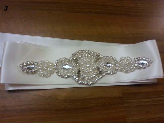BRIDAL SASH BELTH CRYSTAL AND VINTAGE PEARL Pearl Bridal Belt Sash with Flowers & Crystals – Wedding  main image 2