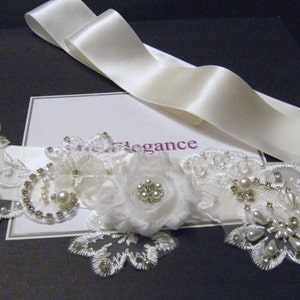 Bridal sash belt Wedding Sash Bridal dress belt Prom belt Crystal bridal sash Bridal White or Ivory Sash belt with rosette nd crystal pearls