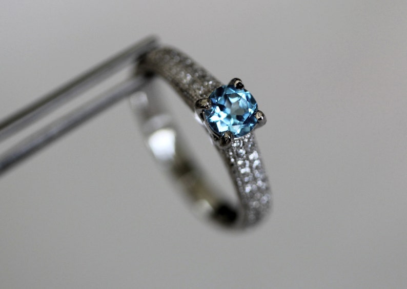 CLEARANCE Aquamarine Lab Created Round in a Pave Sterling Silver Ring zdjęcie 4