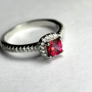 CLEARANCE Sparkling Genuine Pure Pink Topaz Square Cushion in an Accented Sterling Silver Setting 画像 4