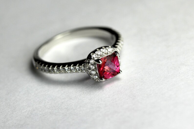 CLEARANCE Sparkling Genuine Pure Pink Topaz Square Cushion in an Accented Sterling Silver Setting 画像 4