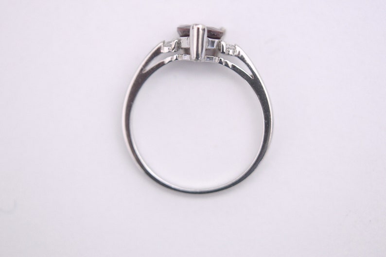 CLEARANCE Echtes Rotes Granat Herz in einem akzentuierten Sterling Silber Ring Bild 4