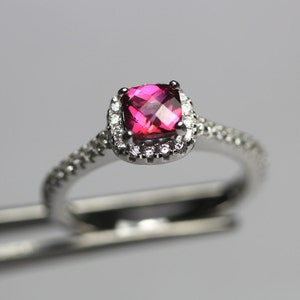 CLEARANCE Sparkling Genuine Pure Pink Topaz Square Cushion in an Accented Sterling Silver Setting 画像 1