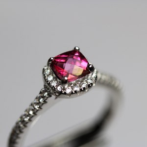 CLEARANCE Sparkling Genuine Pure Pink Topaz Square Cushion in an Accented Sterling Silver Setting 画像 2