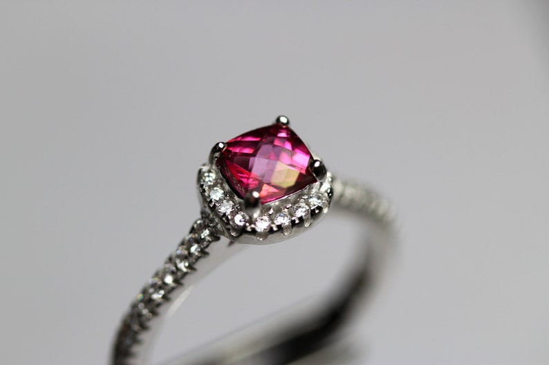 CLEARANCE Sparkling Genuine Pure Pink Topaz Square Cushion in an Accented Sterling Silver Setting 画像 2