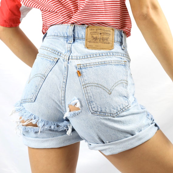 light wash levi shorts