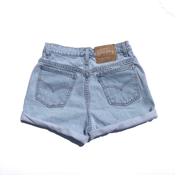 light wash levi shorts