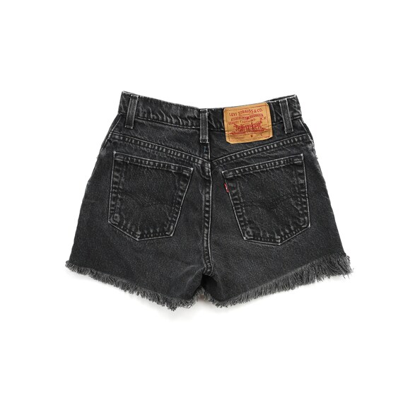 Vintage 550 Black High Waisted Levi’s Shorts // Si