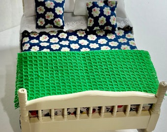 Set di biancheria da letto matrimoniale in scala 12 fatto a mano con rifiniture in pizzo