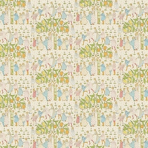 Puede incluir: Un patrón repetitivo que presenta un diseño caprichoso de niños bailando alrededor de limoneros. Los niños visten colores pastel y los limones son de un amarillo brillante. El fondo es de color crema con pequeños puntos blancos.