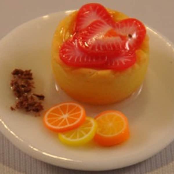 Jolies petites tartes aux fruits sur assiette en porcelaine au format 1:12 pour maison de poupée ou mini-projets
