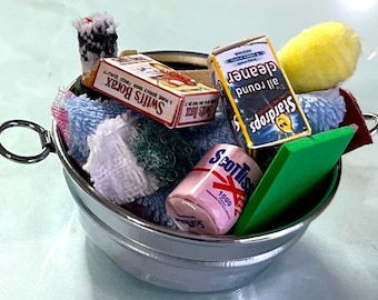 Laundry groceries & cleaning set in perfect 12th scale