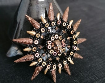 Beading Pattern "Verenas Skull", Tutorial for a pendant beaded with Spikes and a Skull. Gothic beading, Steampunk Style.