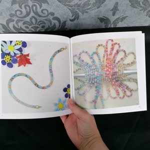 Glasperlenketten häkeln Das Musterbuch, beading book in German language by Claudia Schumann image 6