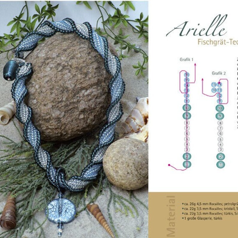 May include: A turquoise and silver beaded necklace with a fishbone pattern. The necklace is displayed on a rock with seashells and greenery. The image includes instructions for making the necklace, titled "Arielle Fischgr&auml;t-Technik".