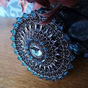 Beading Pattern "Blink", Tutorial for a Halloween pendant + Freebie "Spikes are beautiful"