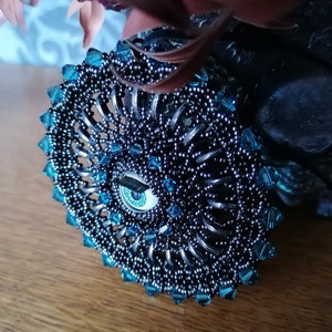 Beading Pattern "Blink", Tutorial for a Halloween pendant + Freebie "Spikes are beautiful"