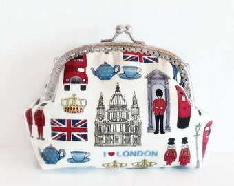 London kiss Lock Purse - British Souvenir - London Bus Pouch - Blue and Red British Purse - Cadeau anglais - Remplisseur de bas