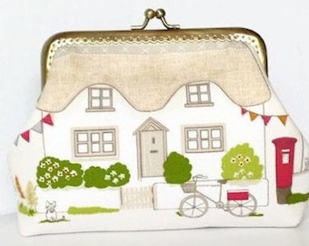 Make Up Bag with Metal Frame/ English Cottage Cosmetic Bag / Travel Accessory