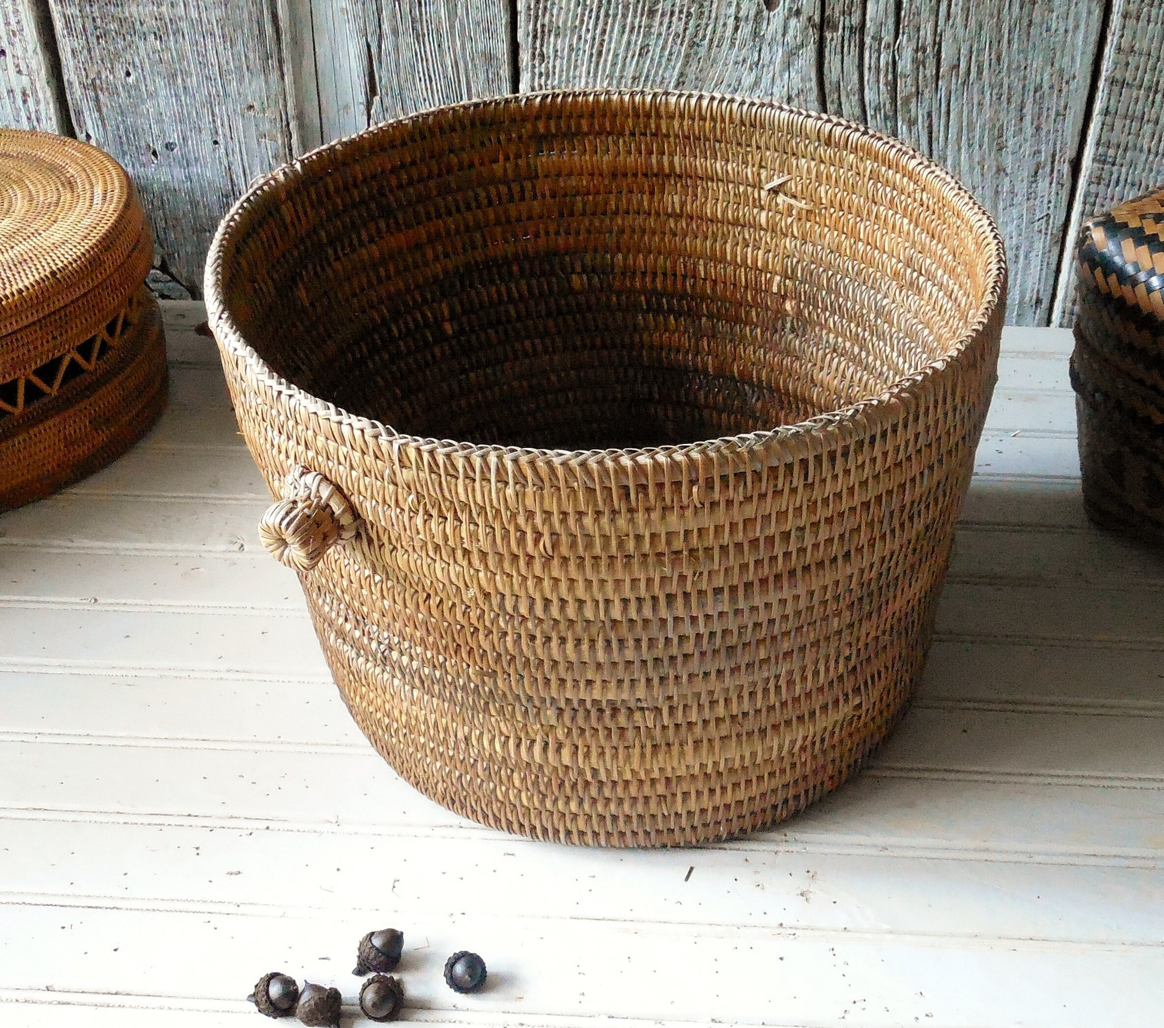 nurse-asian-palm-leaf-woven-basket