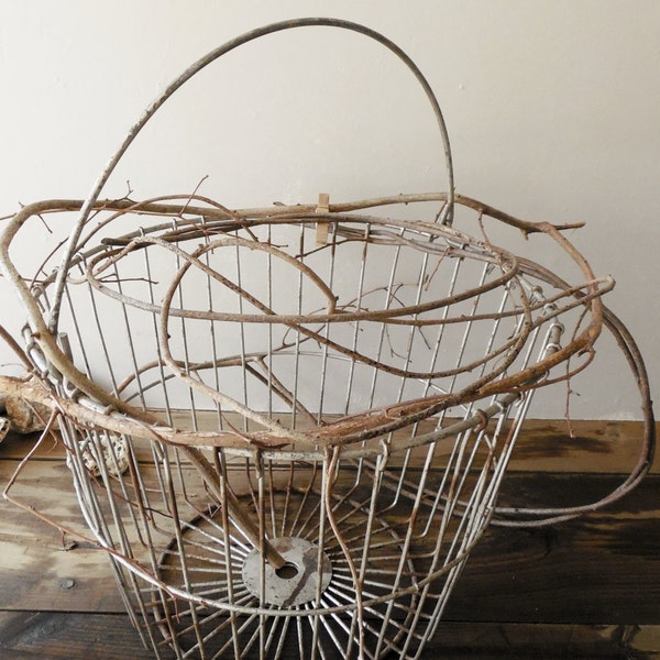 Large Wire Basket ~ Vintage Beachcomber ~ Egg Gathering ~ Rustic Wedding Table, Card & Favor Basket, Home Organizing, Decor  /0443