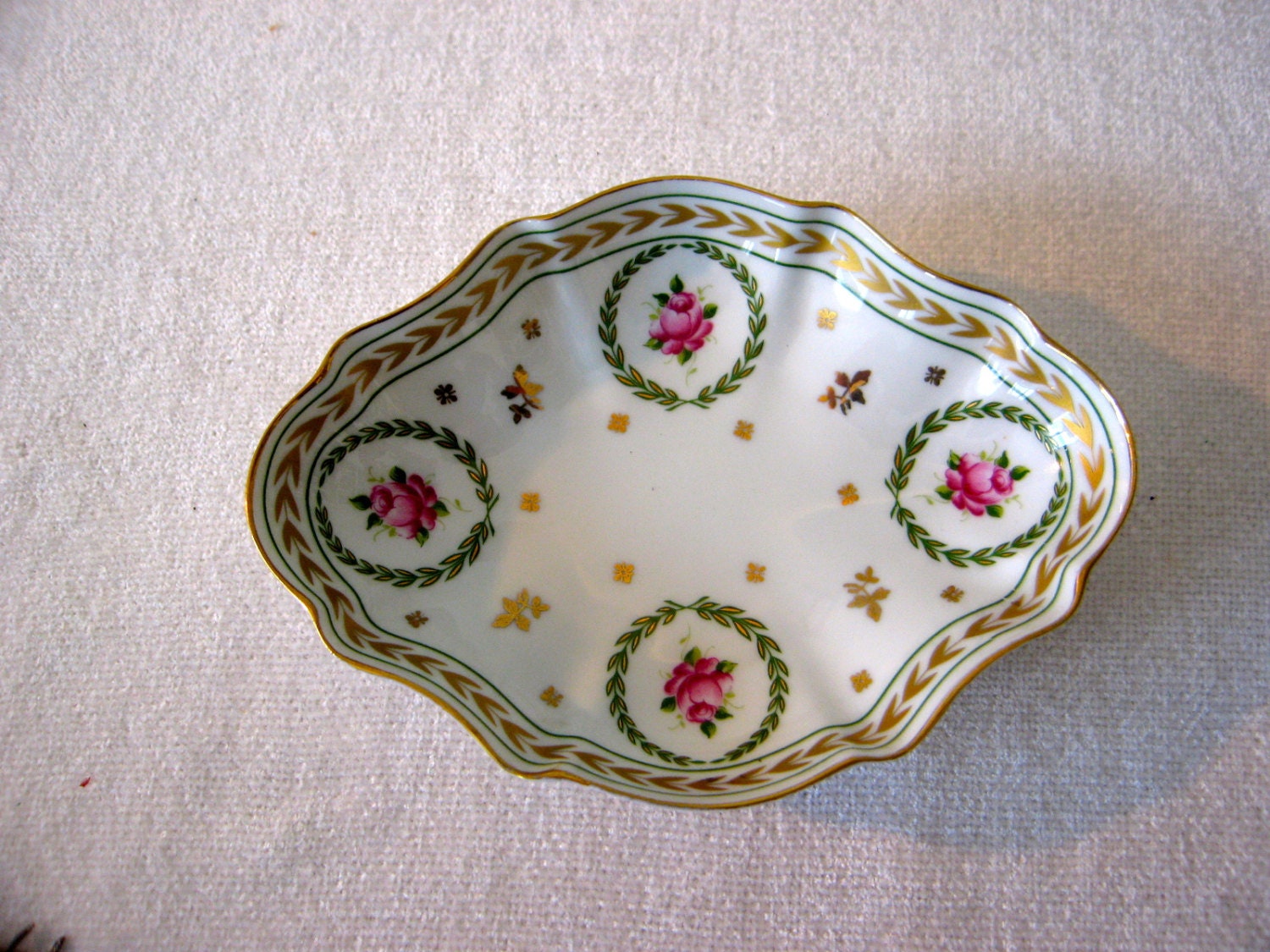 Plat de Babiole, Plateau Bijoux, Français Vintage, Plat d'anneau, Porcelaine Limoges, Conception Flo