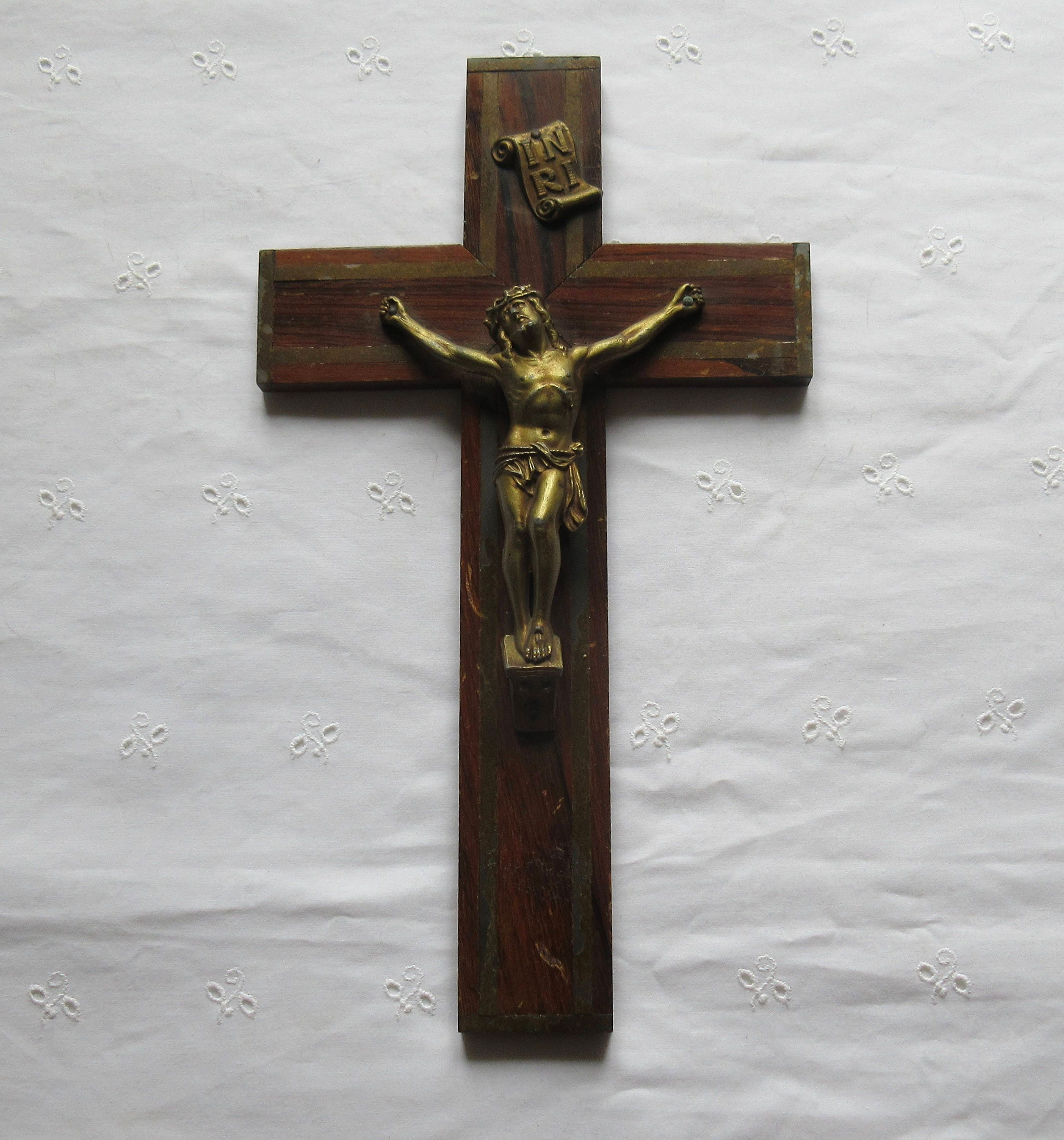 Croix, Jésus sur Le Crucifix de Croix, Fait Bois Dur avec La Figure en Métal Laiton, Inri, Lourdes, 