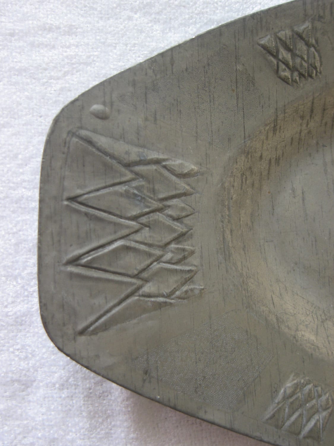 Pewter Platter, Plateau Ovale avec Bordure Décorative, Français Vintage, Vers Les Années 1920