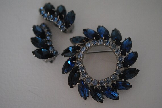 Vintage 1960's Ocean Blue and Light Blue clip on … - image 3