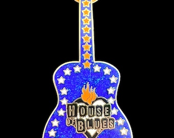 Pin de solapa de guitarra esmaltada de House of Blues Las Vegas, tono dorado.