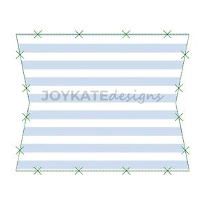 Könnte beinhalten: Ein hellblauer und weiß gestreifter Hintergrund mit einem grünen gestickten Rand. Der Rand hat eine Reihe grüner X entlang der Kante. Der Text "JOYKATE designs" befindet sich in der Mitte des Bildes.