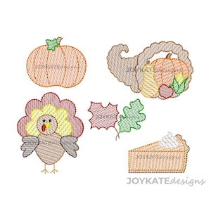 Könnte beinhalten: Ein Set mit fünf Stickmotiven zum Thema Thanksgiving. Die Motive beinhalten einen Kürbis, ein Füllhorn gefüllt mit Obst, einen Truthahn, ein Blatt und ein Stück Kürbiskuchen.