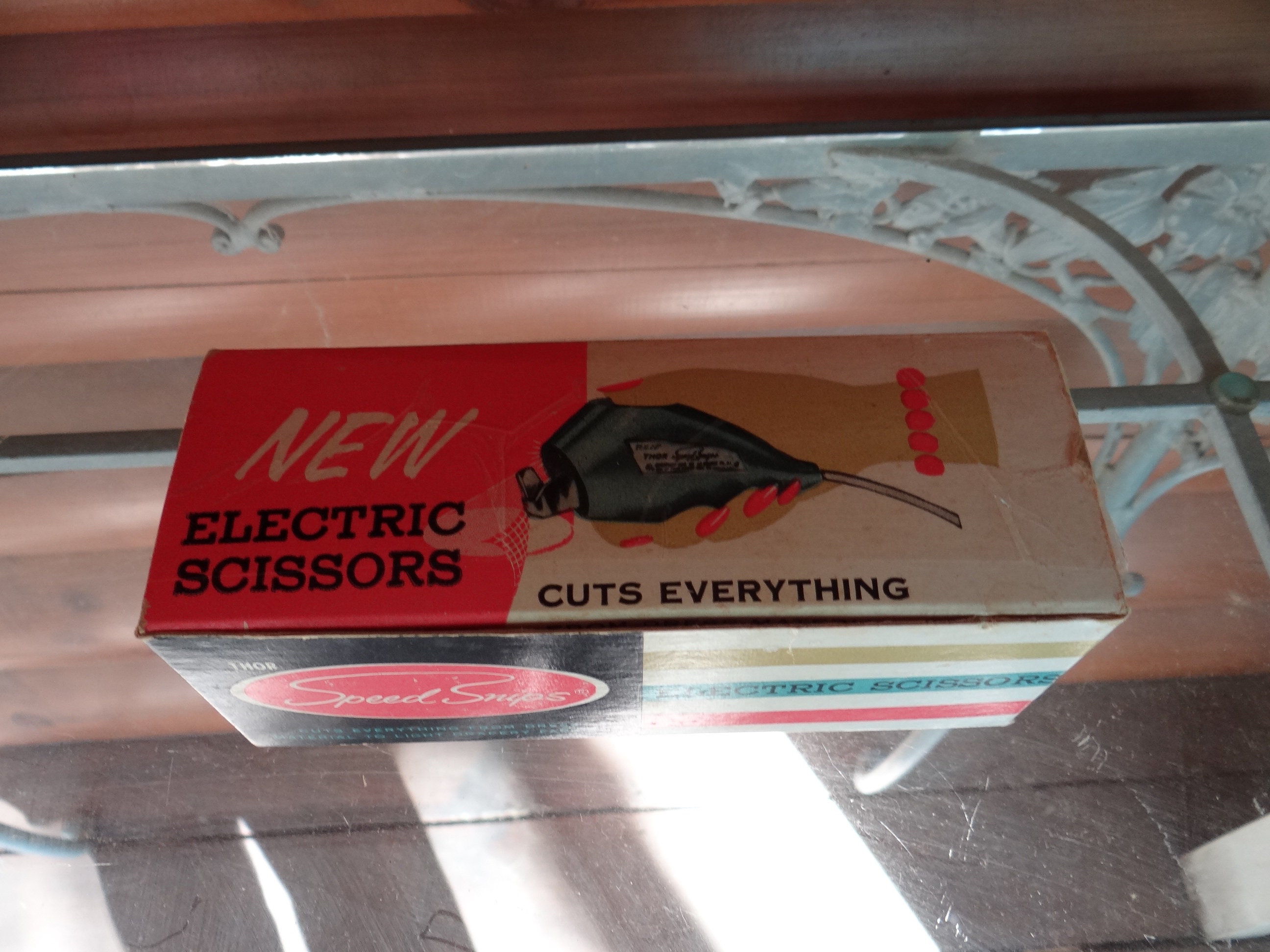 Vintage Dritz Electric Scissors 716 110 V. AC Only 12W. Pink Swiss Made 